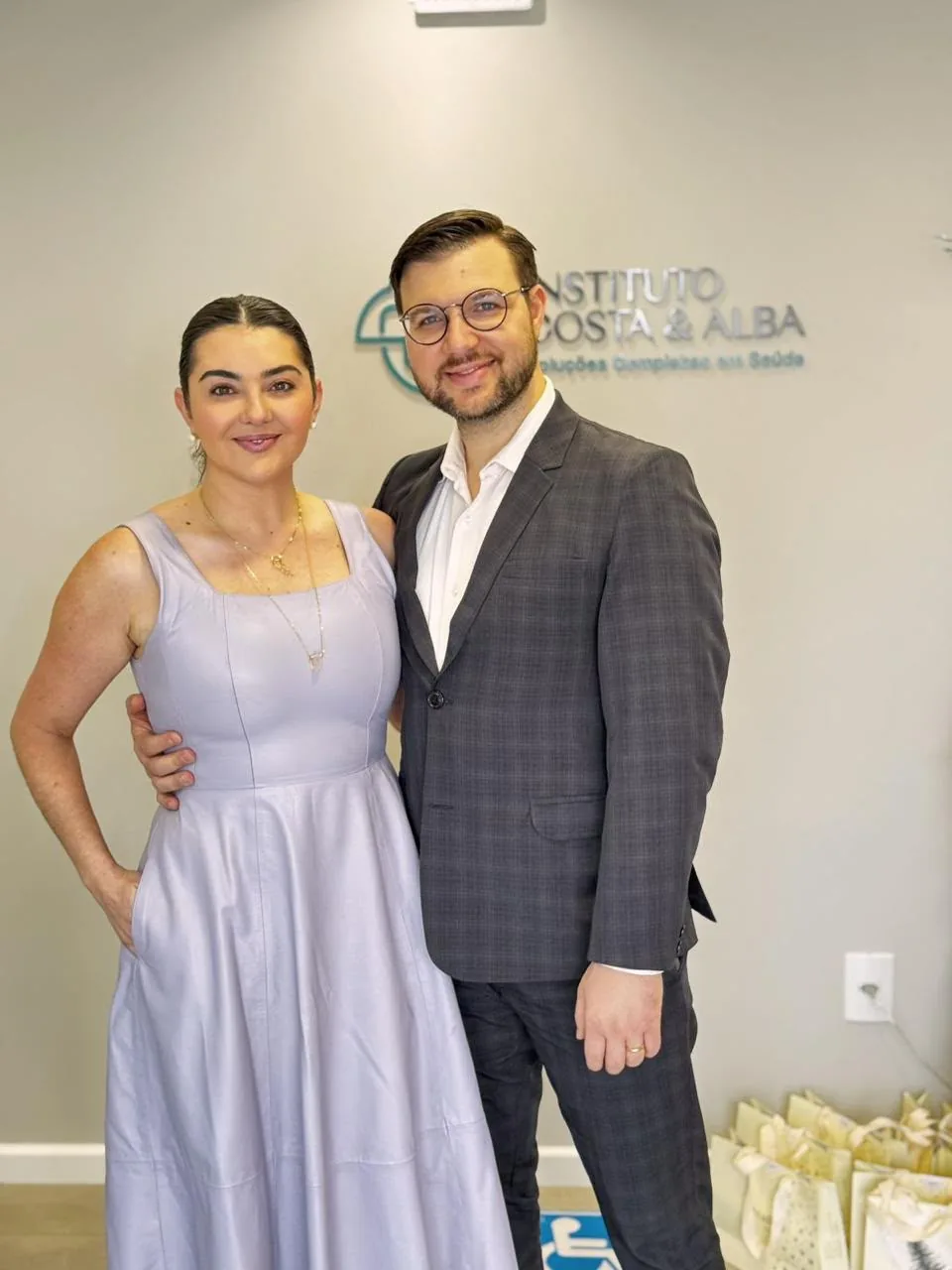 Dra. Amanda Costa e Dr. Douglas Alba no Instituto Costa & Alba